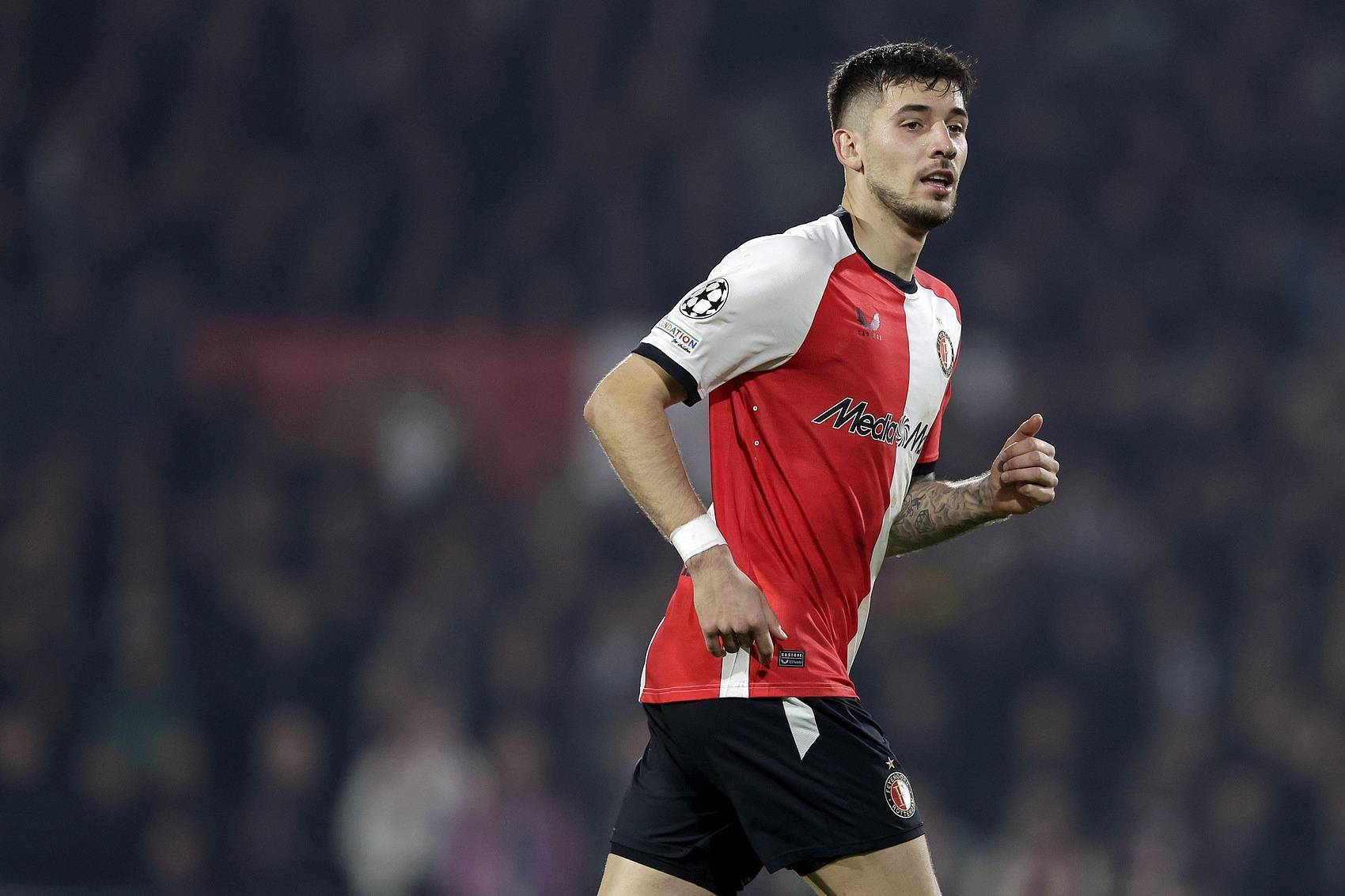 塞维利亚围绕德甲回应争议今夜莱比锡调整名单以备欧超杯，费耶诺德围绕英超战术微调瞬间刷屏